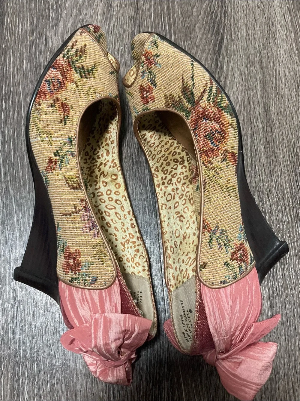 Kenzie Blink Tapestry Floral Peep Toe Wedge Heels Pink Bow Accent Size 8.5M
